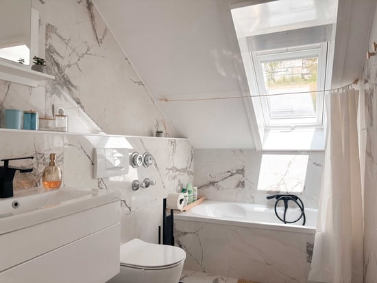 Bad mit Badewanne